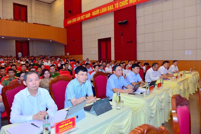 Đại biểu tham dự điểm cầu Trung tâm Hội nghị tỉnh Tuyên Quang