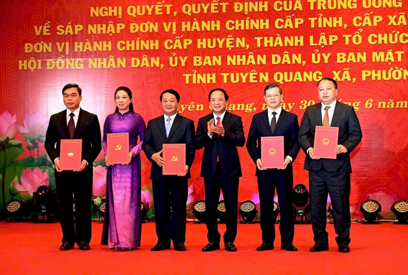 Các lãnh đạo chủ chốt của tỉnh Tuyên Quang (mới).