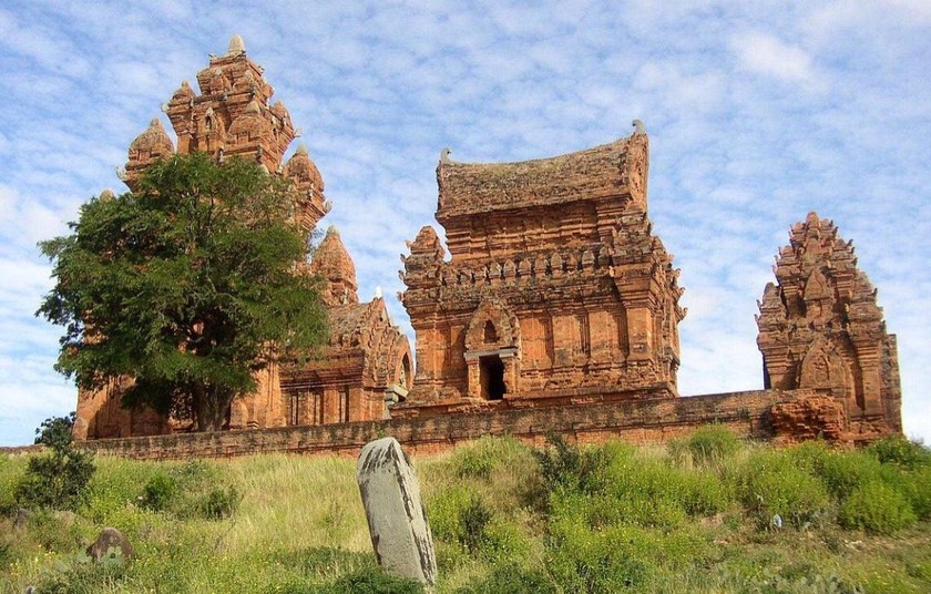 Tháp Pô Klông Garai (Ninh Thuận) - địa điểm thu hút khách du lịch tham quan.