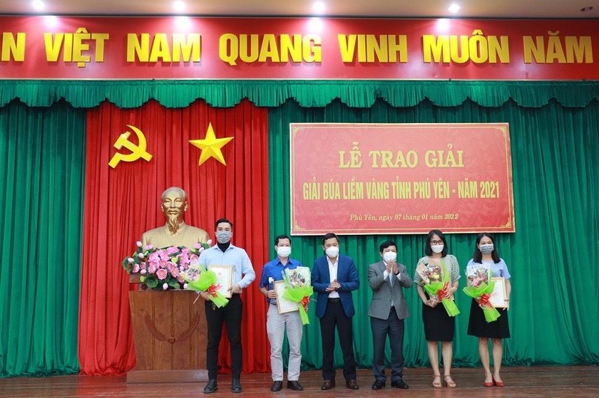 Lễ trao giải các hạng mục báo chí giải Búa liềm Vàng tỉnh Phú Yên năm 2021.