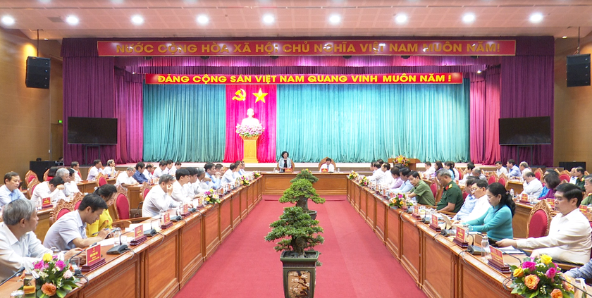 Quang cảnh buổi làm việc