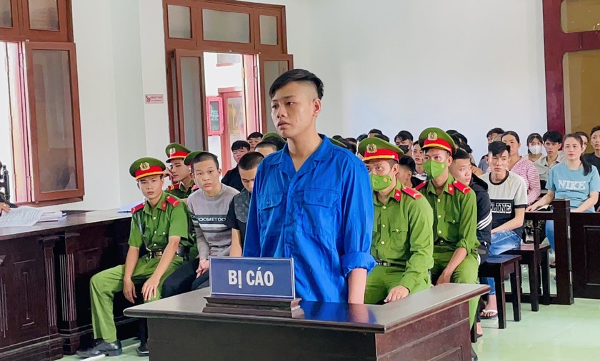 Các bị cáo tại phiên tòa xét xử.