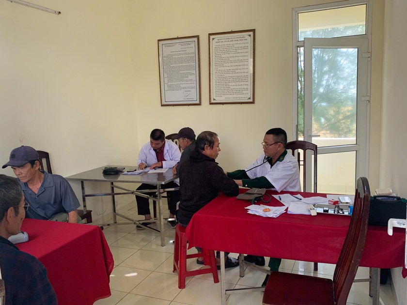 Quân y BĐBP tỉnh Bình Định khám bệnh cho người dân
