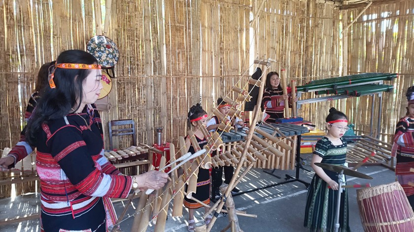 Chương trình biểu diễn nghệ thuật địa phương của đồng bào dân tộc tại Lễ hội
