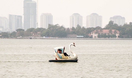 Hà Nội yêu cầu du thuyền, nhà nổi hồ Tây phải tháo dỡ trước 20/2