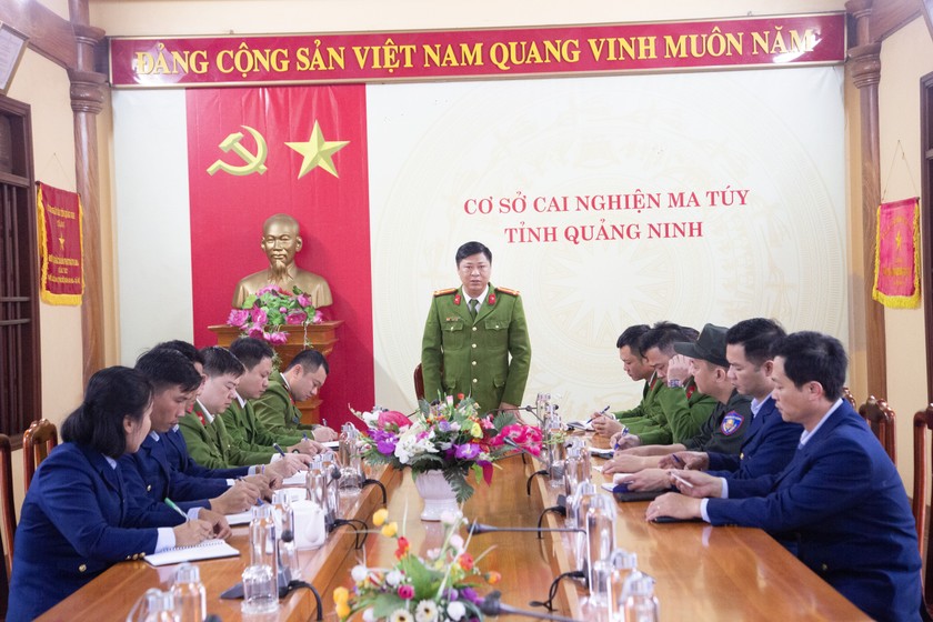 Cán bộ Phòng CSĐT tội phạm về ma túy triển khai công tác tại Cơ sở cai nghiện ma túy của tỉnh Quảng Ninh.