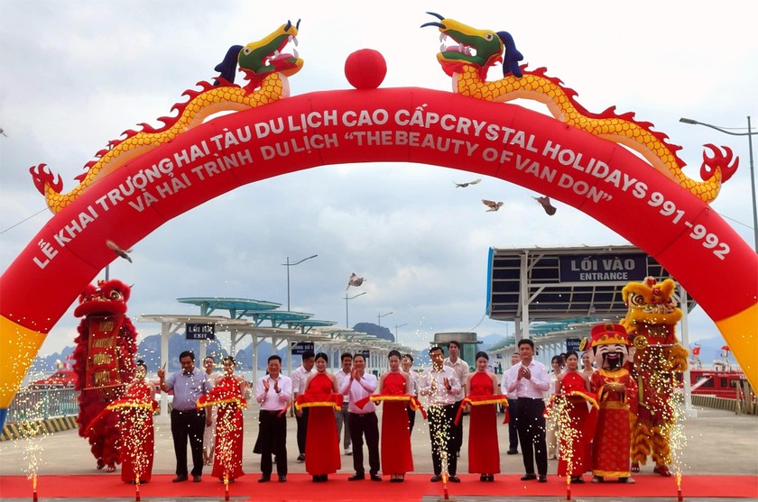 Khai trương hải trình du lịch khám phá vịnh Bái Tử Long.