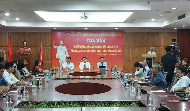 Quang cảnh buổi tọa đàm.