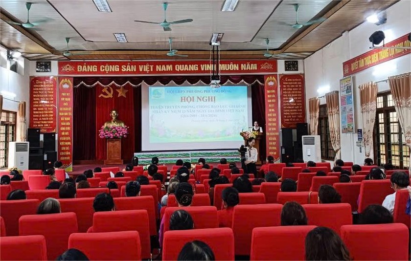 Hội LHPN phường Phương Đông (TP Uông Bí) tuyên truyền phòng, chống bạo lực gia đình.