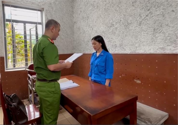 Đối tượng Phạm Thị Vân Anh tại cơ quan Công an.