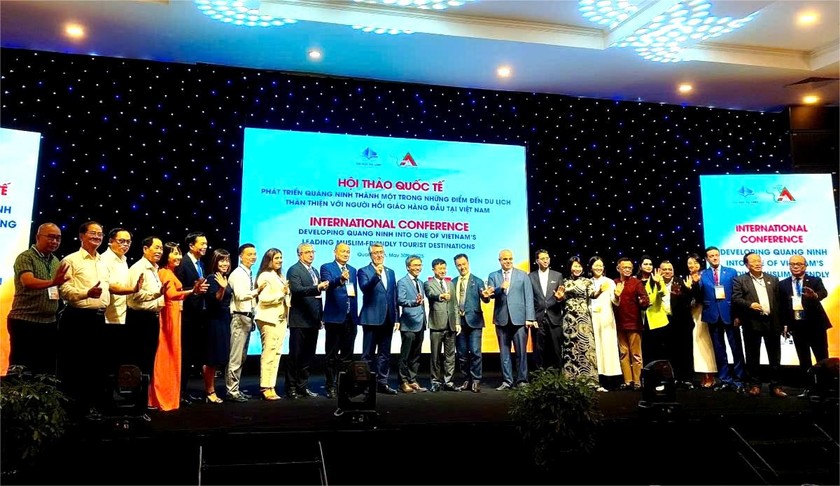 Các đại biểu chụp ảnh lưu niệm tại Hội thảo quốc tế.