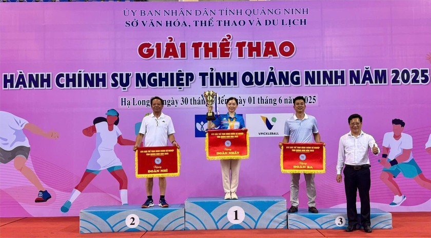 Giải Thể thao Hành chính sự nghiệp tỉnh Quảng Ninh là một trong chuỗi các hoạt động chào mừng thành công Đại hội Đảng các cấp tiến tới Đại hội Đảng bộ tỉnh Quảng Ninh lần thứ XVI và Đại hội Đảng toàn quốc lần thứ XIV.