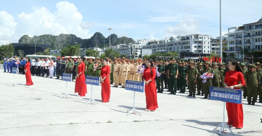 Ngay sau lễ mít tinh, hơn 1.000 cán bộ, chiến sĩ, hội viên, đoàn viên, thanh niên công an, phụ nữ, cựu chiến binh, đoàn thanh niên, tình nguyện viên và quần chúng nhân dân đã tham gia tuần hành hưởng ứng Tháng hành động phòng, chống ma túy; Ngày quốc tế phòng, chống ma túy và Ngày toàn dân phòng, chống ma túy.