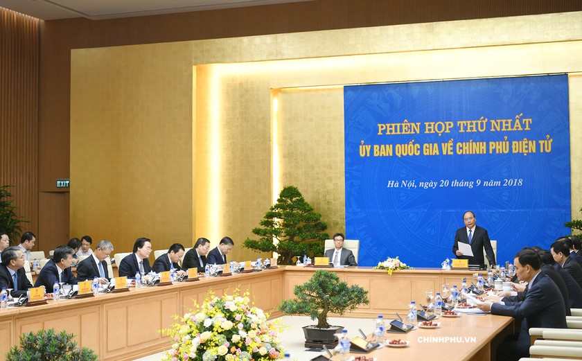 Thủ tướng Nguyễn Xuân Phúc phát biểu tại phiên họp.