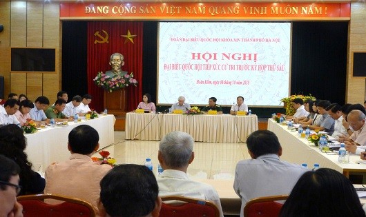 Quang cảnh buổi tiếp xúc cử tri.