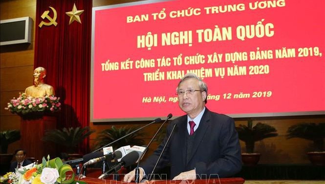 Thường trực Ban Bí thư Trần Quốc Vượng phát biểu tại hội nghị.