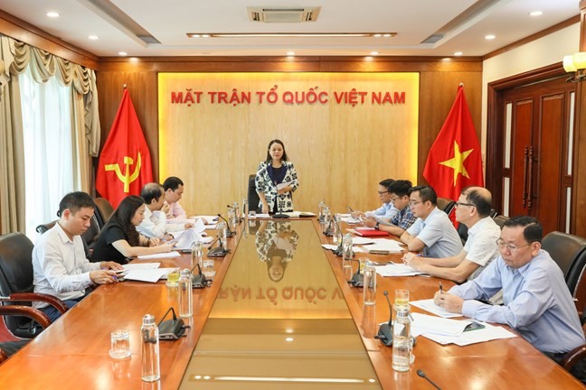 Phó Chủ tịch - Tổng Thư ký UBTƯ MTTQ Việt Nam Nguyễn Thị Thu Hà - Chủ tịch Hội đồng Chung khảo phát biểu tại cuộc họp. Ảnh Quang Vinh