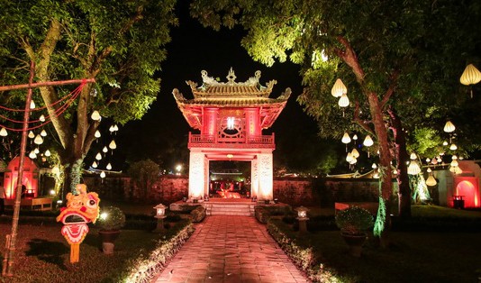  Triển lãm 'Lung linh sao Khuê'