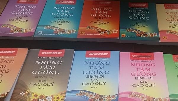 Trao giải thi viết “Những tấm gương bình dị mà cao quý” 