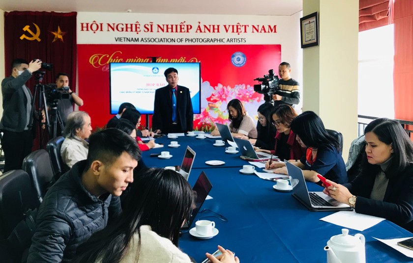  Hội Nghệ sỹ Nhiếp ảnh Việt Nam thông tin về hoạt động kỷ niệm 70 năm Ngày truyền thống Nhiếp ảnh Việt Nam. Ảnh: Thùy Dương.