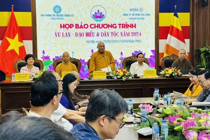 Hòa thượng Ts.Thích Gia Quang, Phó Chủ tịch Hội đồng Trị sự, Trưởng ban Thông tin truyền thông Trung ương Giáo hội Phật giáo Việt Nam phát biểu giới thiệu chương trình “Vu Lan - Đạo hiếu và Dân tộc” năm 2024 (ảnh P.V)