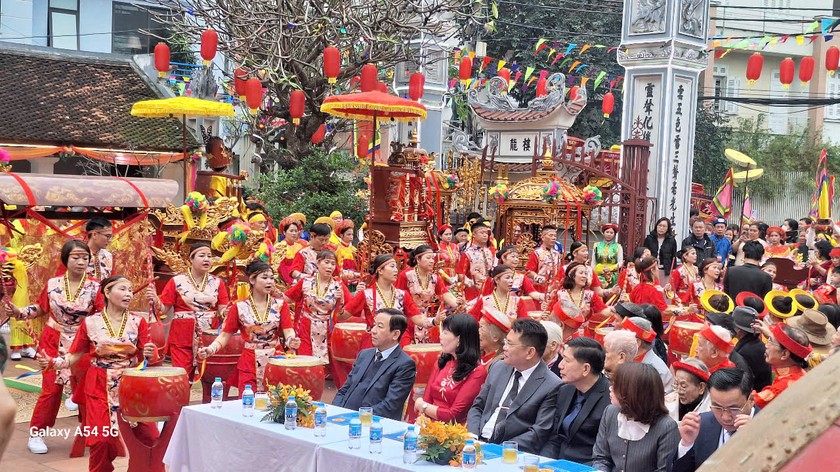 Màn trống hội rộn rã (ảnh Thùy Dương).