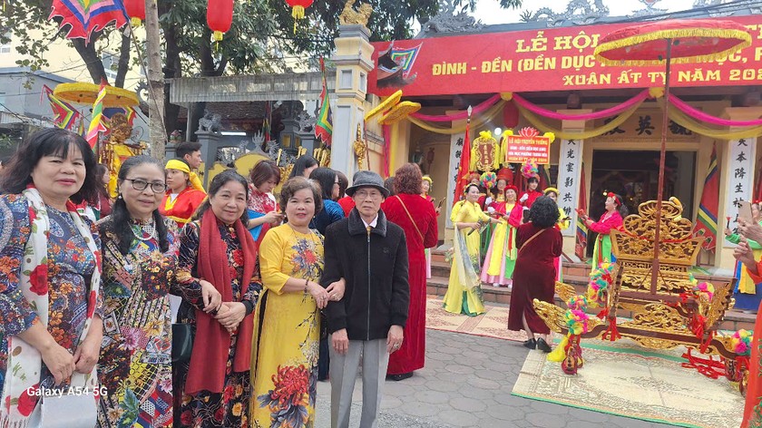 Lễ hội truyền thống đình - đền Dục Anh luôn thu hút khách thập phương bằng vẻ đẹp văn hóa độc đáo và không gian cổ kính của ngôi làng ngàn năm tuổi giữa lòng Thủ đô (ảnh Thùy Dương).