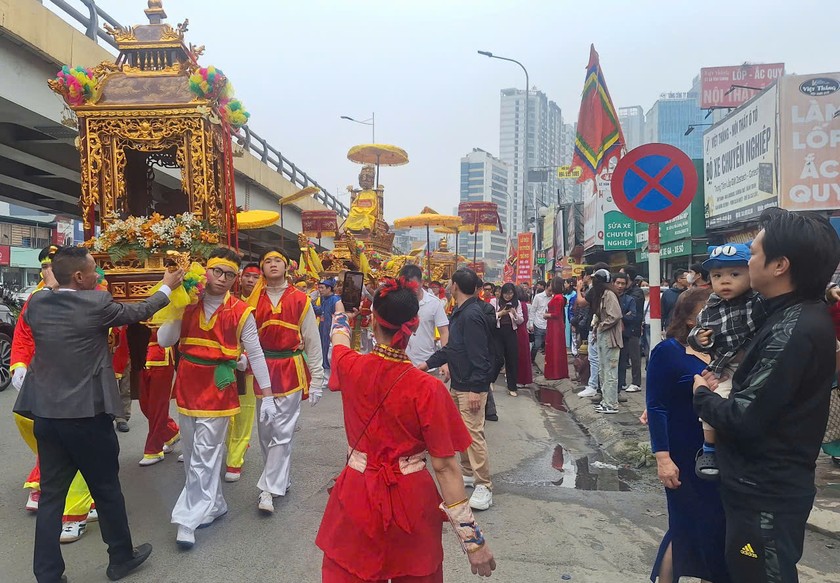 Lễ hội truyền thống đình - đền Dục Anh được diễn ra trong 2 ngày 11-12/2 hàng năm. Cứ 5 năm, làng Hòa Mục lại tổ chức lễ rước kiệu Thánh một lần (ảnh Thùy Dương).
