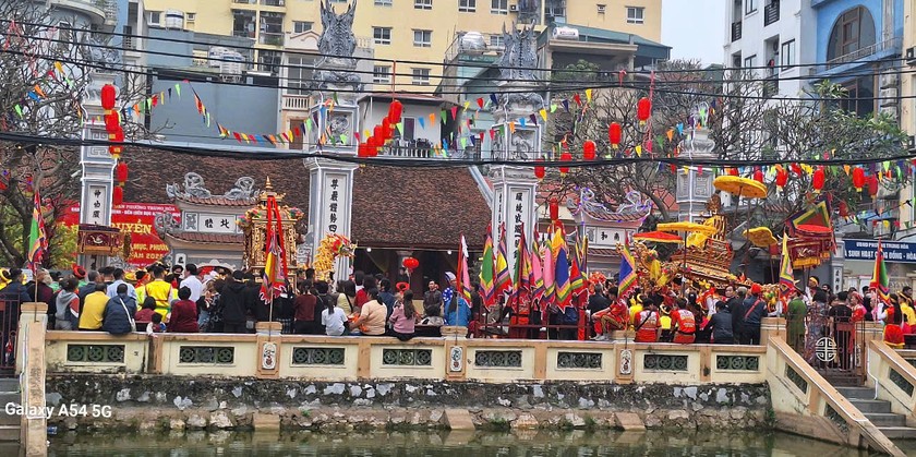 Tại đình làng Hòa Mục, đền Dục Anh thờ A Đại nương- Phạm Thị Uyển cùng hai em là Phạm Miện và Phạm Huy (ảnh Thùy Dương)
