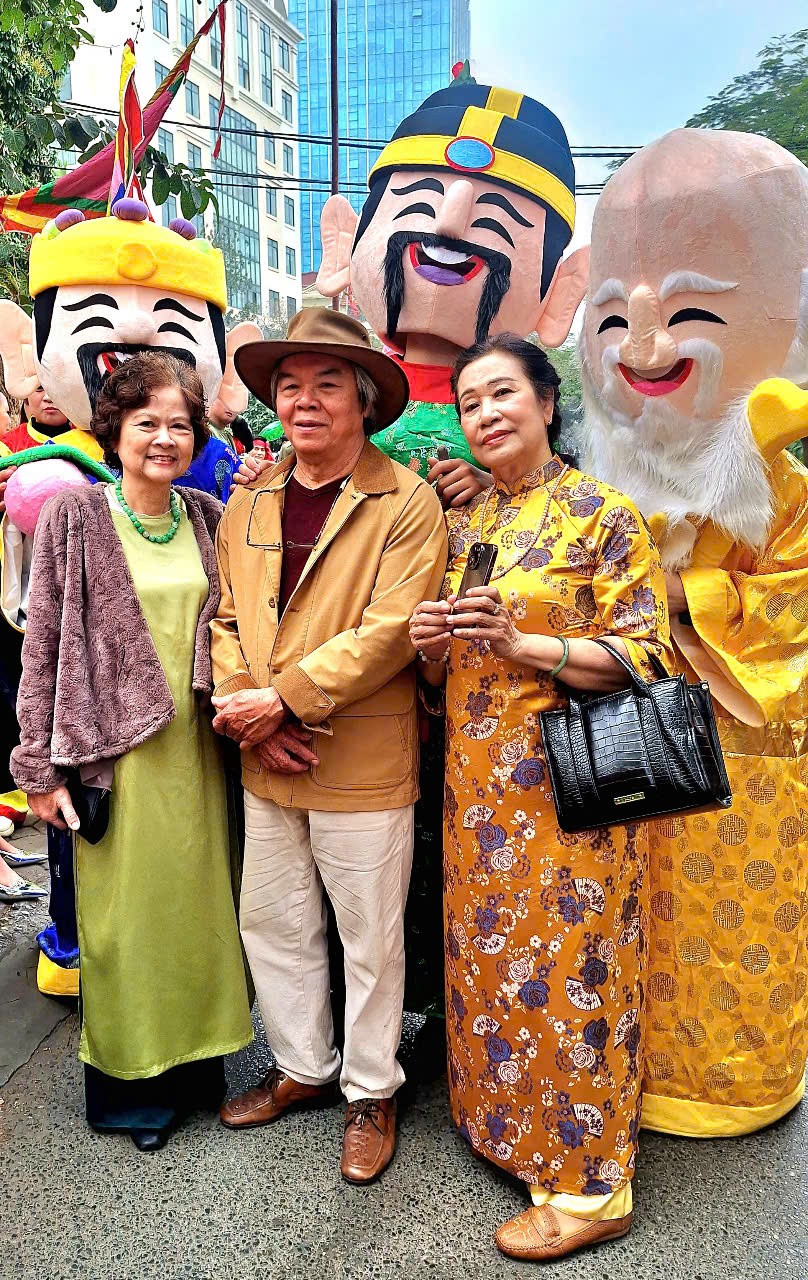 Ông Nguyễn Văn Vinh (73 tuổi) hậu duệ của một dòng họ lớn và lâu đời ở làng Hòa Mục (ảnh Thùy Dương).