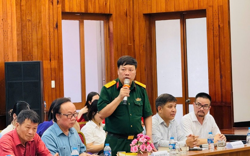Thượng tá, nhà văn Phùng Văn Khai - Phó Tổng Biên tập Tạp chí Văn nghệ Quân đội bày tỏ kì vọng về tập 2 của cuốn sách &quot;Con đường tương lai&quot;. (ảnh BTC)