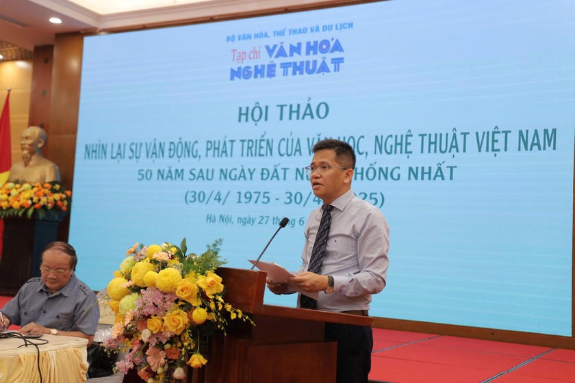 Ông Hoàng Hà, Tổng Biên tập Tạp chí Văn hóa Nghệ thuật phát biểu tại hội thảo (ảnh T.D).