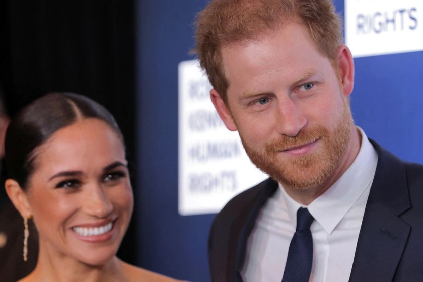 Vợ chồng Harry và Meghan đến nhận Giải thưởng Ripple of Hope ở thành phố New York, Mỹ, ngày 6/12/22. Ảnh: REUTERS.