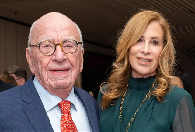 Ông trùm truyền thông Rupert Murdoch và bà Ann Lesley Smith. Ảnh: Twitter.