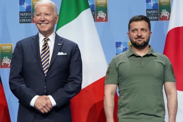 Tổng thống Mỹ Joe Biden và Tổng thống Ukraine Volodymyr Zelensky. Ảnh: Reuters.