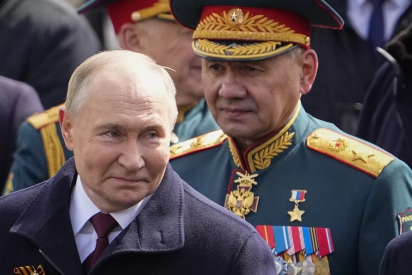 Tổng thống Nga Vladimir Putin và Bộ trưởng Quốc phòng Sergei Shoigu. Ảnh: Alexander Zemlianichenko.