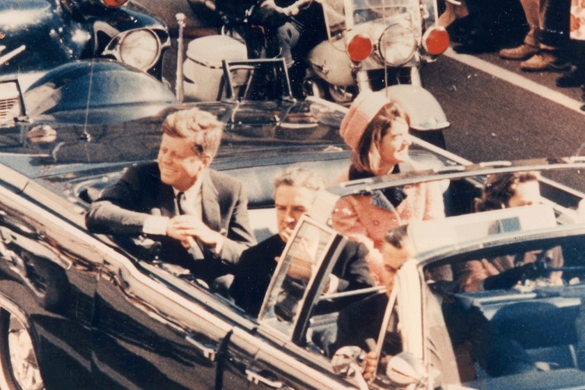 Vụ ám sát Tổng thống John F. Kennedy vào năm 1963 là một sự kiện đã làm dấy lên nhiều thuyết âm mưu trong suốt hàng thập kỷ qua.