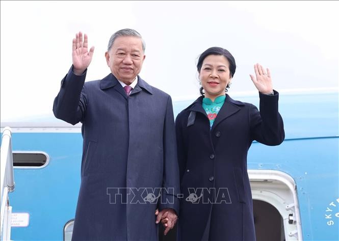 Tổng Bí thư Tô Lâm và Phu nhân đến thủ đô Minsk, bắt đầu chuyến thăm cấp Nhà nước tới Cộng hòa Belarus. Ảnh: Thống Nhất/TTXVN