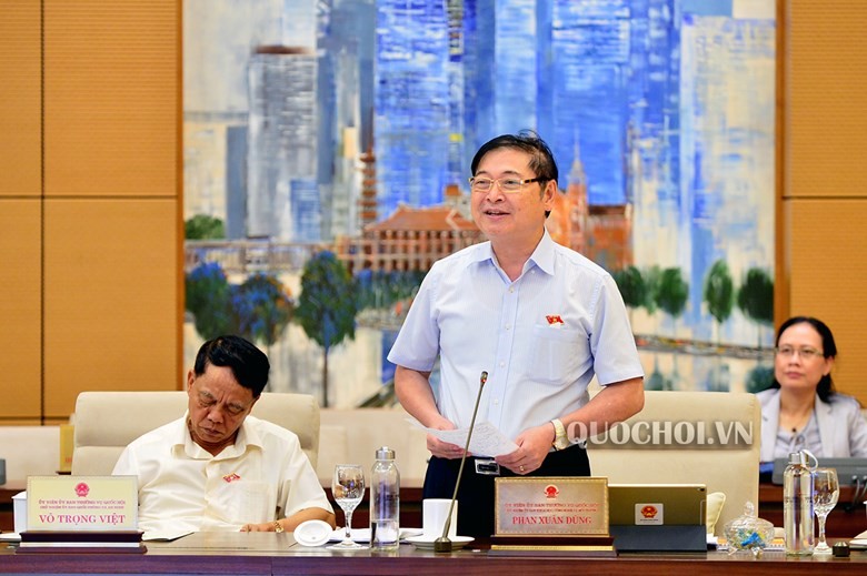 Chủ nhiệm Ủy ban Khoa học, Công nghệ và Môi trường của Quốc hội Phan Xuân Dũng phát biểu