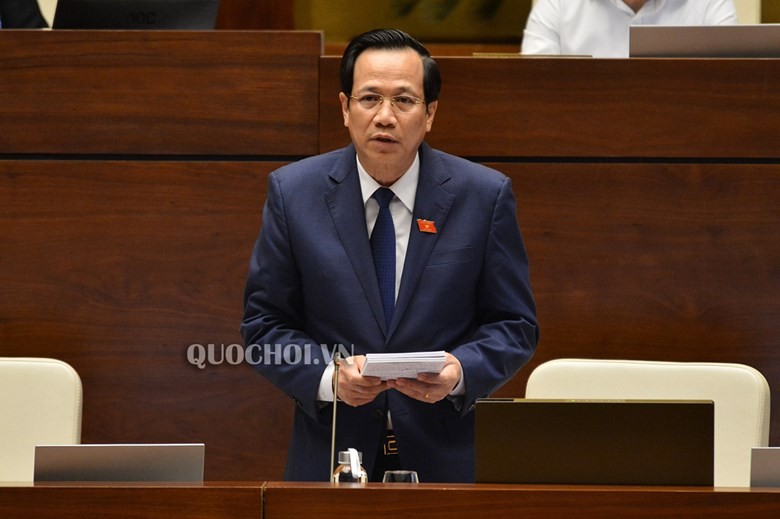 Bộ trưởng Bộ Lao động, Thương binh và Xã hội Đào Ngọc Dung giải trình làm rõ các vấn đề của dự án Bộ luật Lao động (sửa đổi).