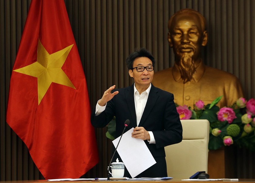 Phó Thủ tướng Vũ Đức Đam phát biểu tại cuộc họp. 