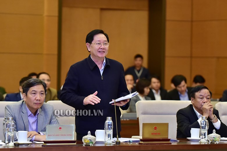 Bộ trưởng Bộ Nội vụ Lê Vĩnh Tân trình bày Báo cáo của Chính phủ