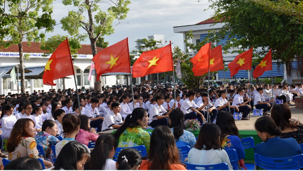 Học sinh trường PTTH Chuyên Bạc Liêu trong niềm vui ngày khai trường 