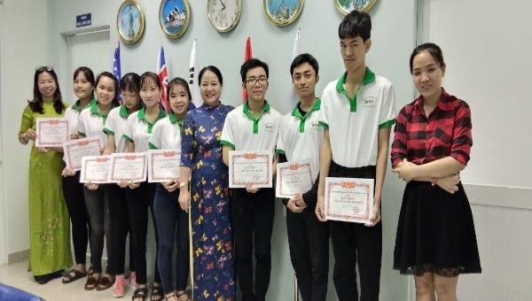 Tập thể lãnh đạo và nhân viên IPEC