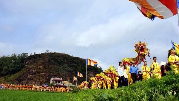 Linh thiêng nghi lễ rước trong lễ hội Phủ Dầy (ảnh: Ngọc Quang)