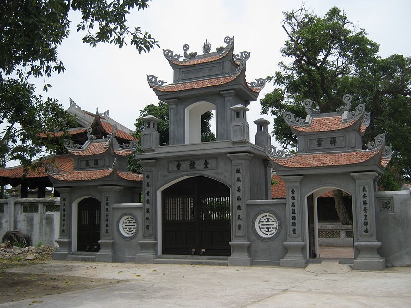 Tam quan chùa Nhất Trụ 