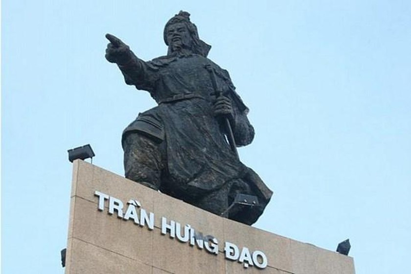 Tượng đài Trần Hưng Đạo.