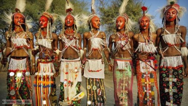 Đàn ông ở bộ lạc Wodaabe.