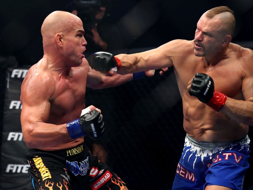 Chuck Liddell (phải) trong một trận đấu. 