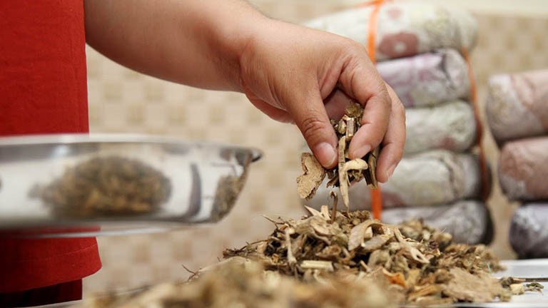 Y học cổ truyền đang bị những lang băm lợi dụng để trục lợi cá nhân. 